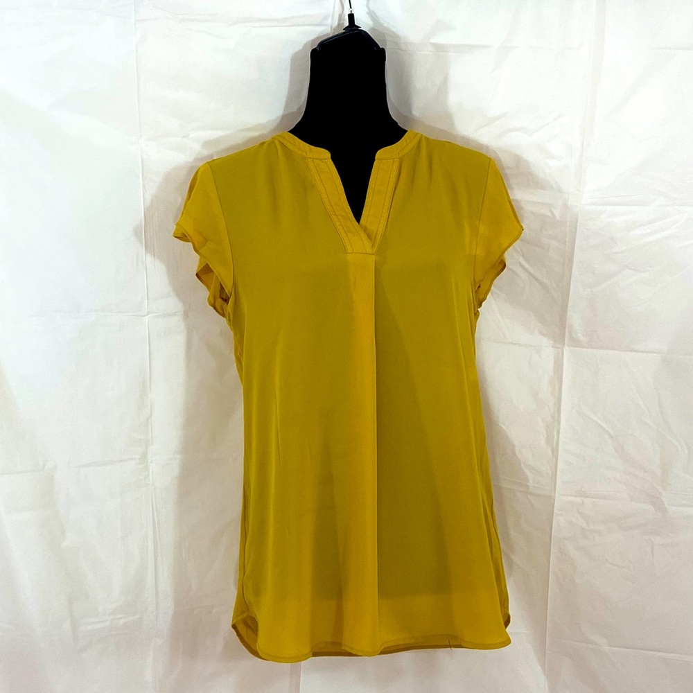 Women’s Medium Top Van Heusen